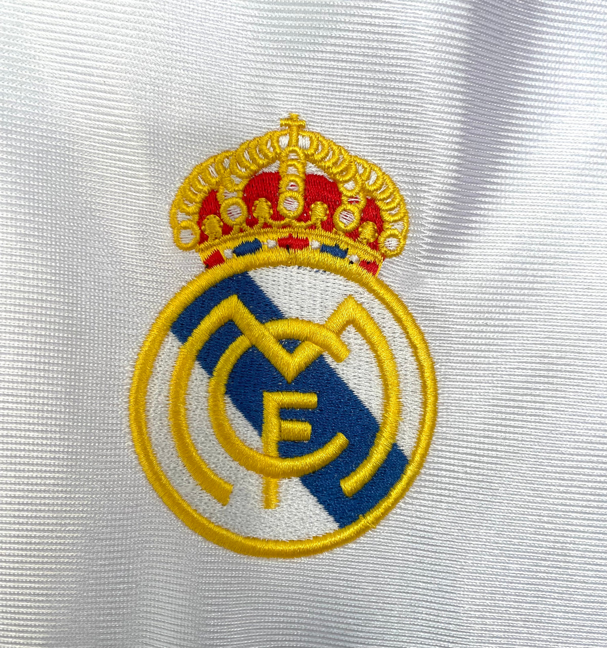 Real Madrid 1998/00 Home Retro Jersey - detail view