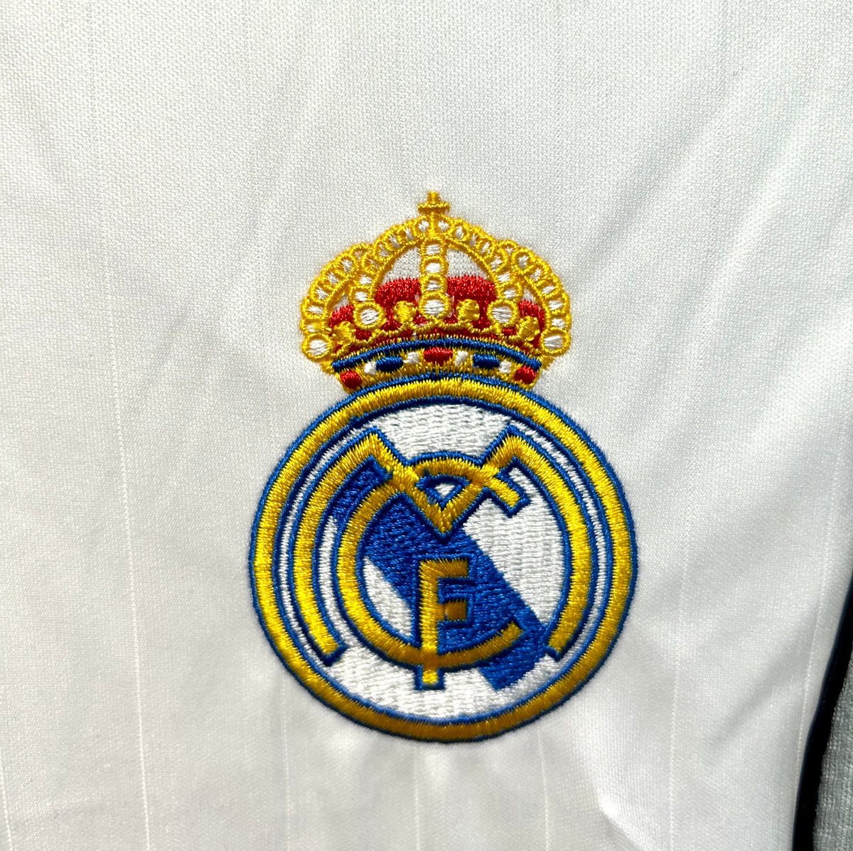 Real Madrid 2006/07 Home Retro Jersey - detail view