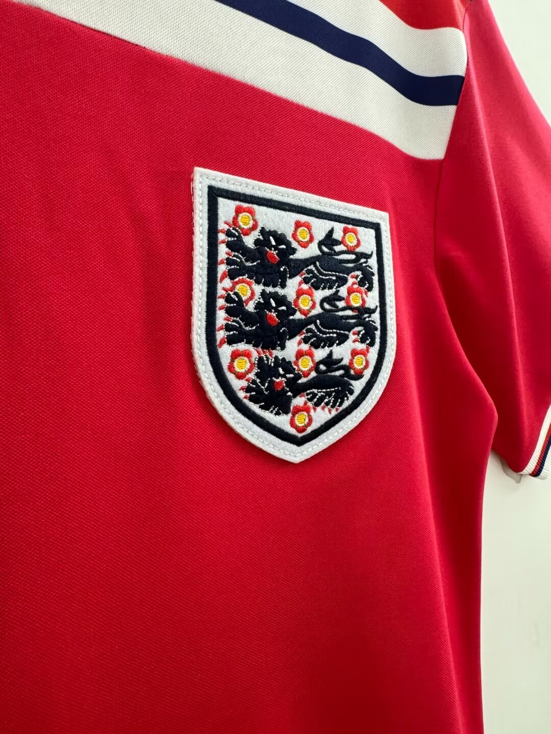 England 1982 Away Retro Jersey - detail view