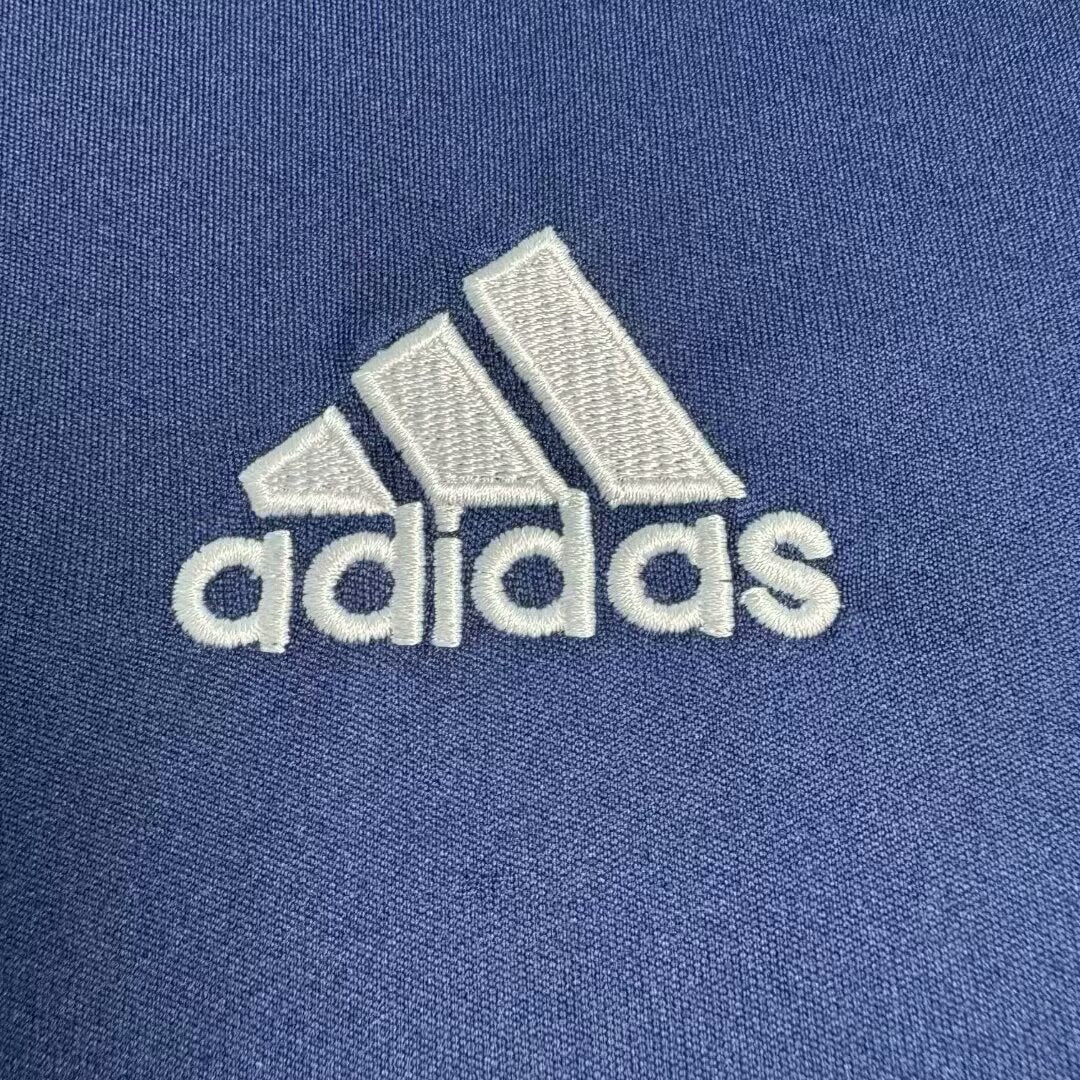 Real Madrid 2005/06 Away Retro Jersey - detail view
