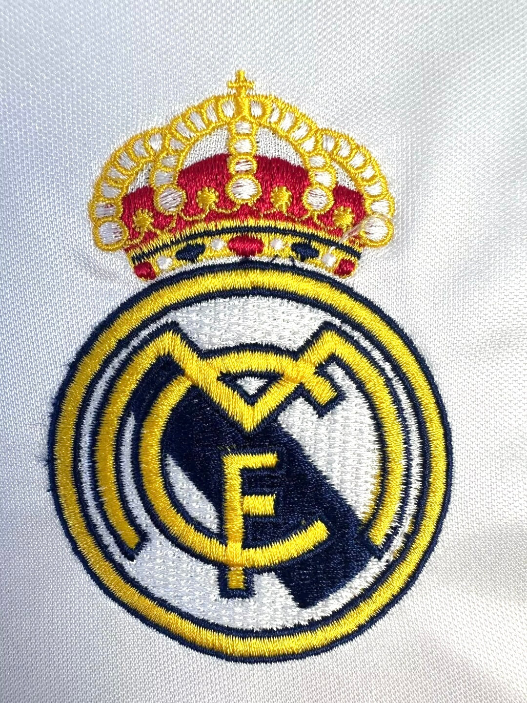 Real Madrid 2004/05 Home Retro Jersey (176910810) - detail view