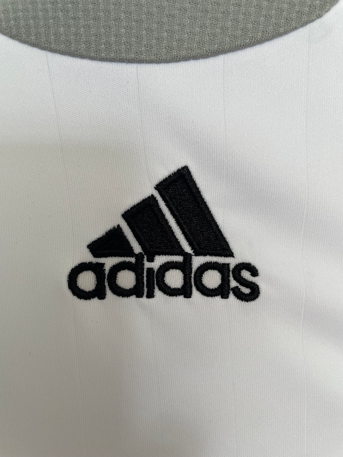Real Madrid 2006/07 Home Long Sleeve Retro Jersey - detail view