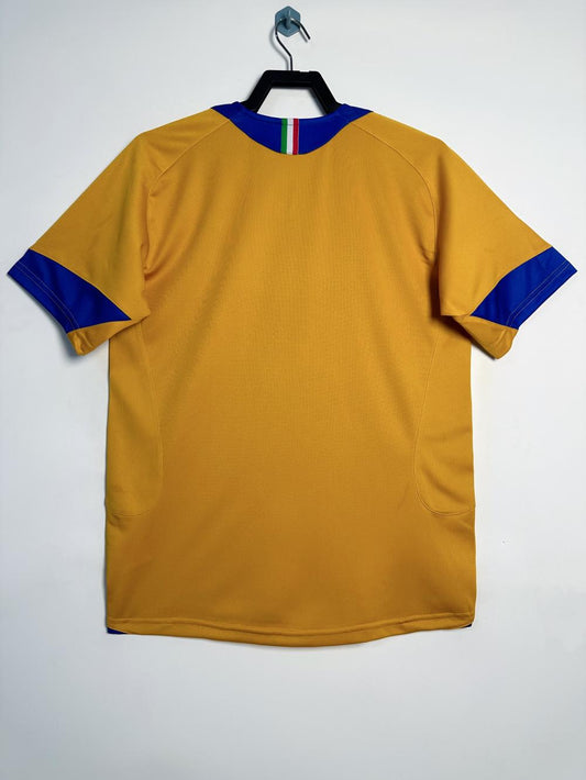 Juventus 2005/06 Third Retro Jersey - back view