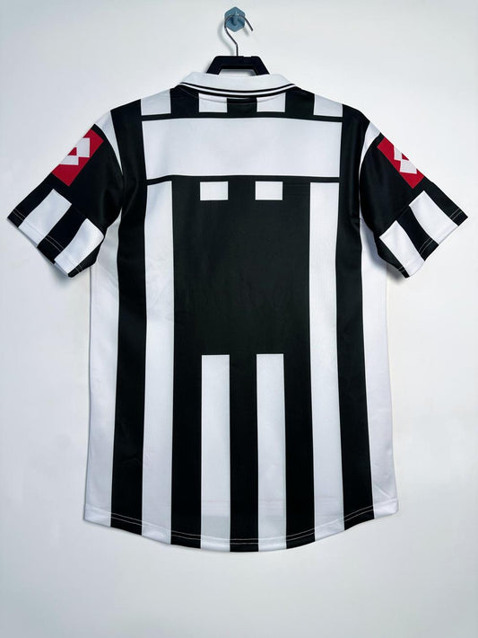 Juventus 2001/02 Home Retro Jersey - back view