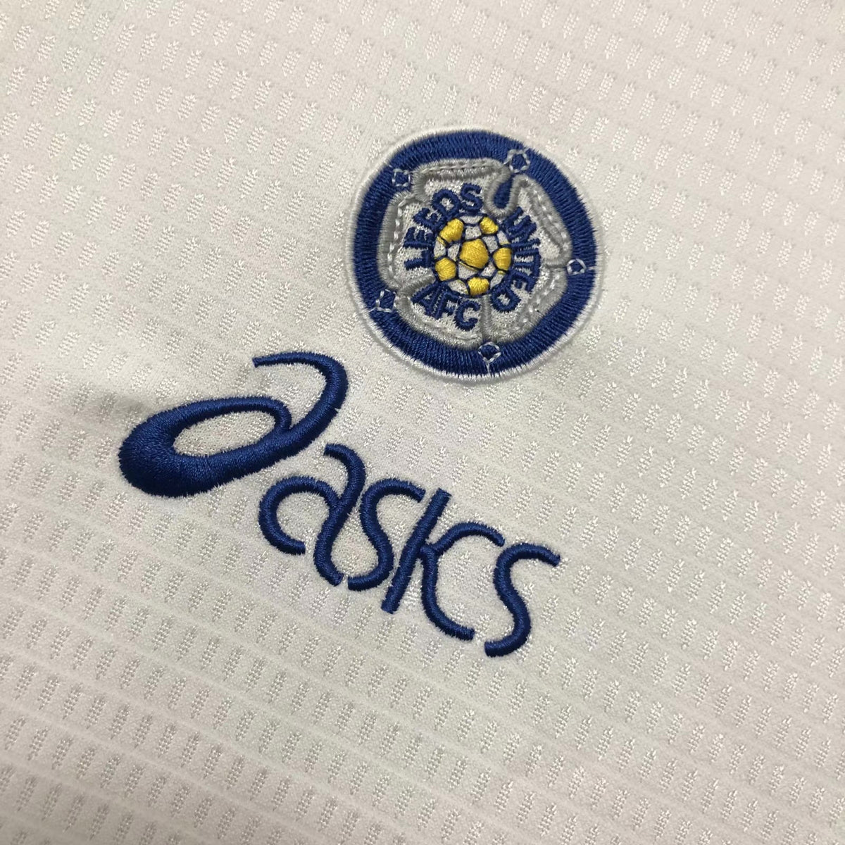 Leeds United 1995/96 Retro Jersey - detail view