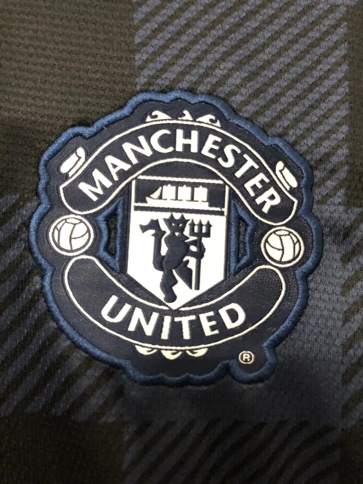 Manchester United 2013/14 Black Retro Jersey - detail view