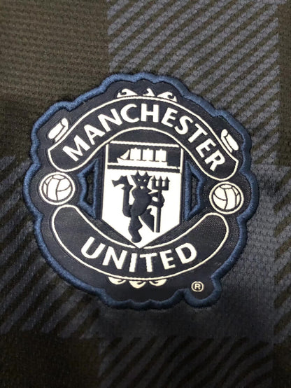 Manchester United 2013/14 Black Retro Jersey - detail view