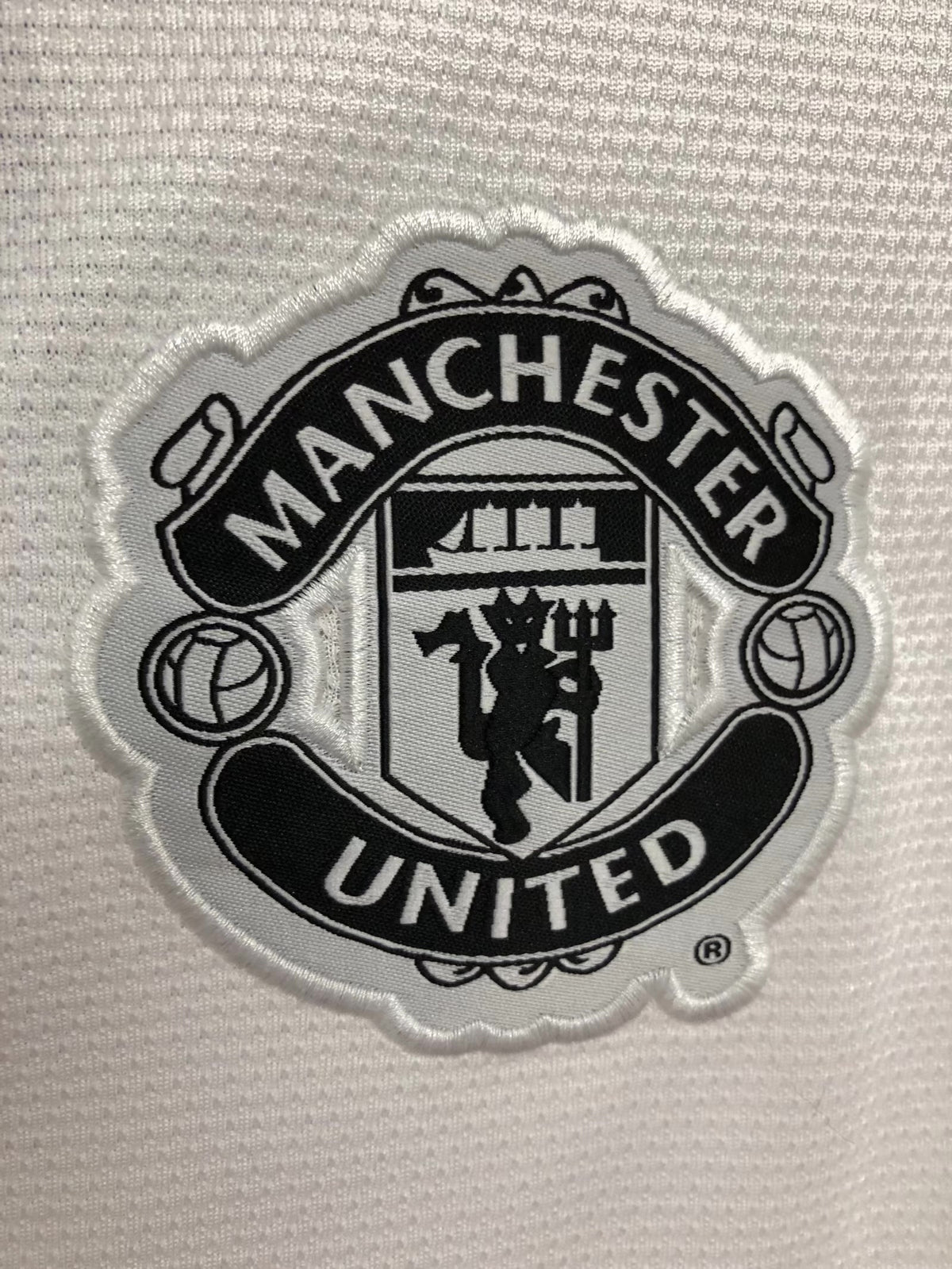 Manchester United 2013/14 White Retro Jersey - detail view
