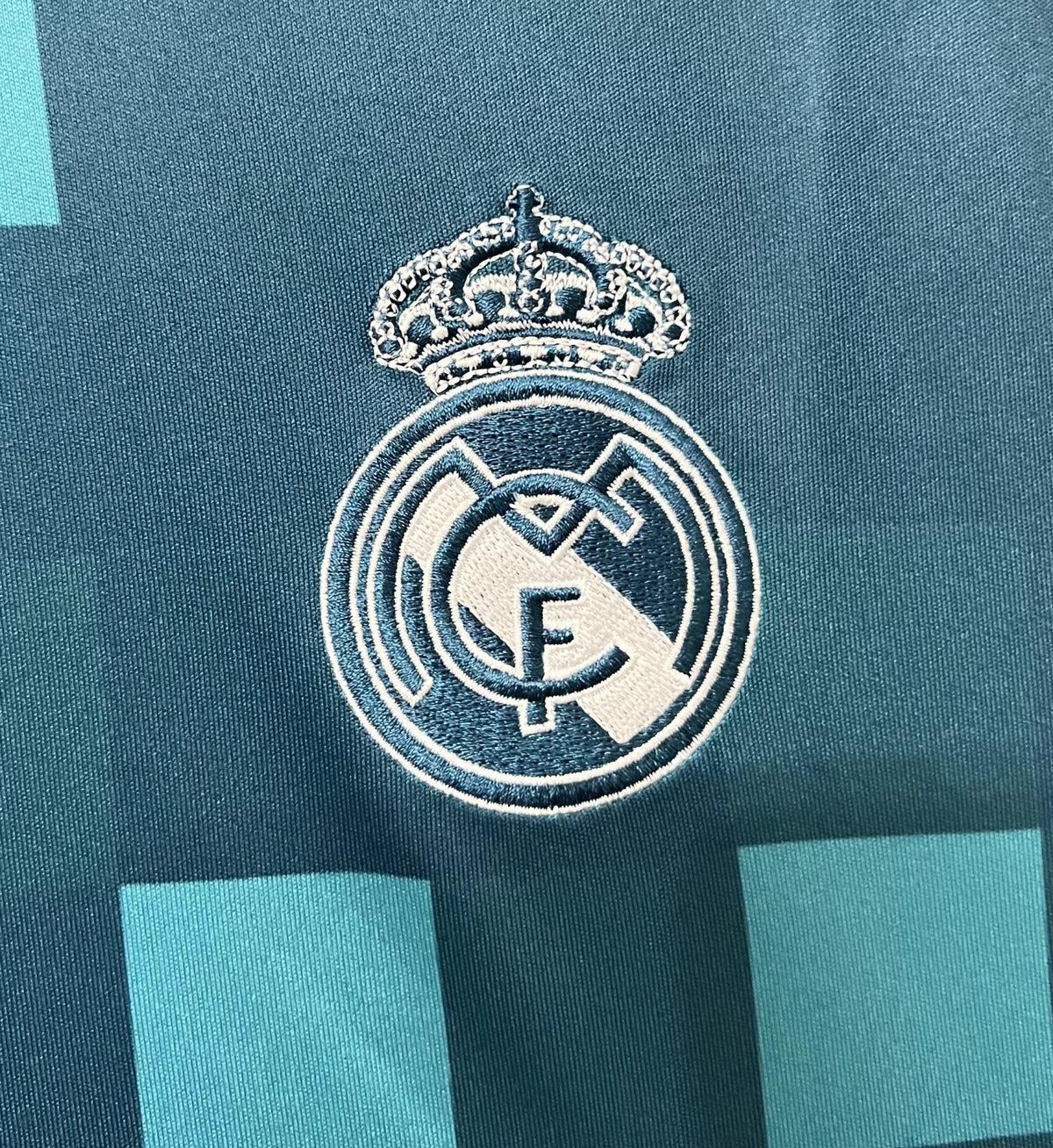 Real Madrid 2017/18 Third Retro Jersey (113309768) - detail view