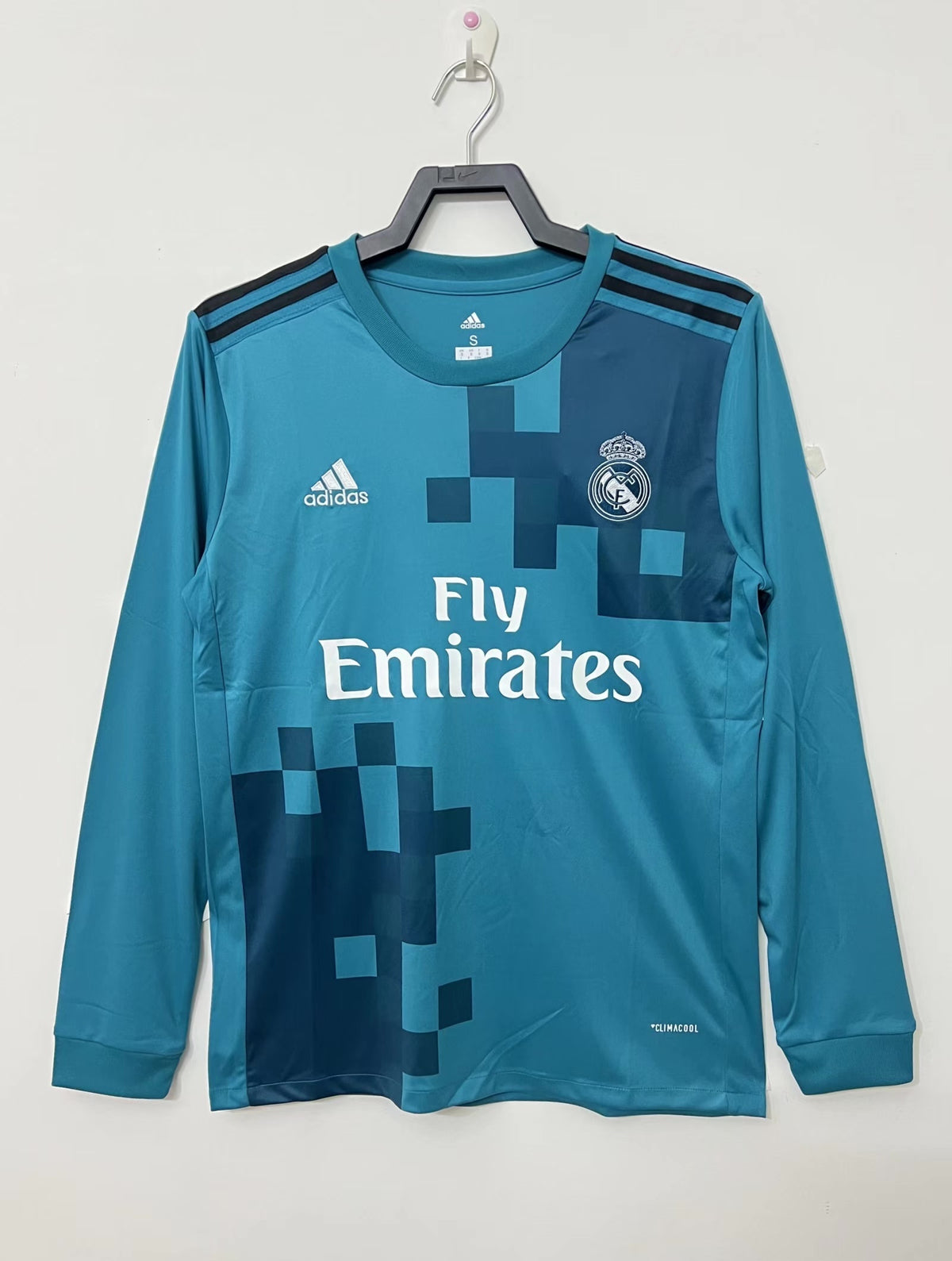 Real Madrid 2017/18 Third Retro Jersey (113309768) - front view