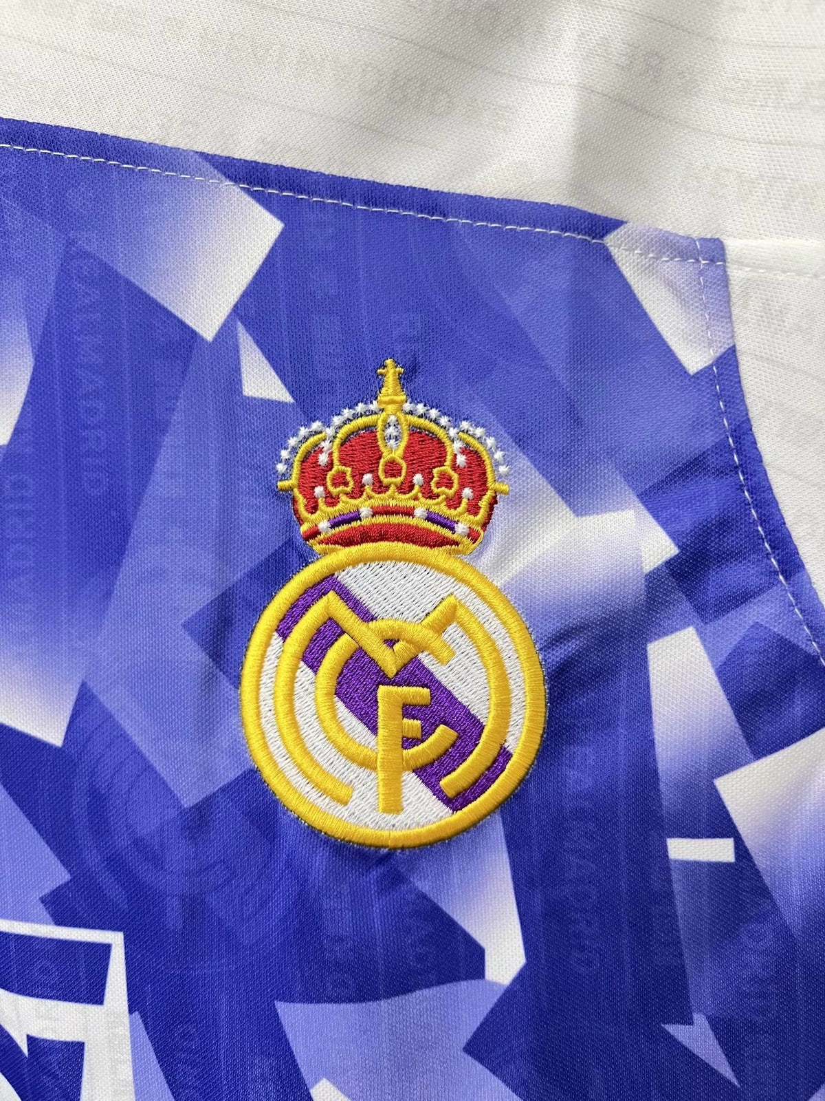 Real Madrid 1996/97 Third Retro Jersey - detail view