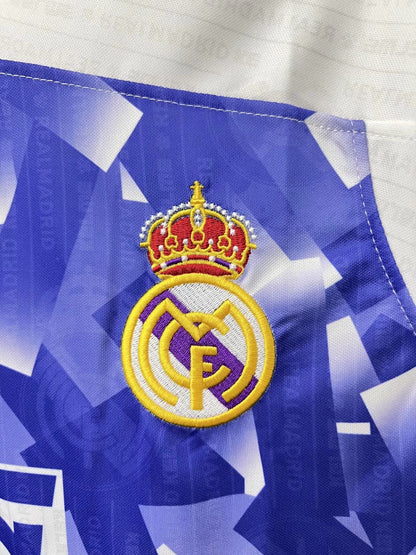 Real Madrid 1996/97 Third Retro Jersey - detail view