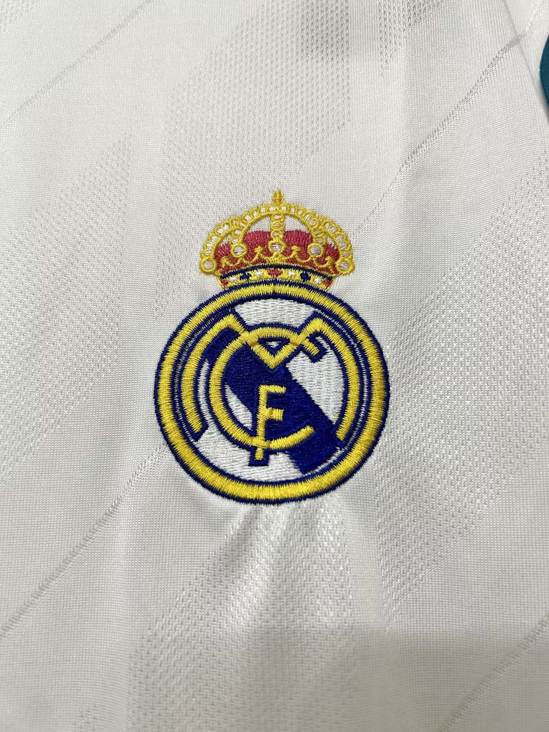 Real Madrid 2017/18 Home Long Sleeve Retro Jersey - detail view