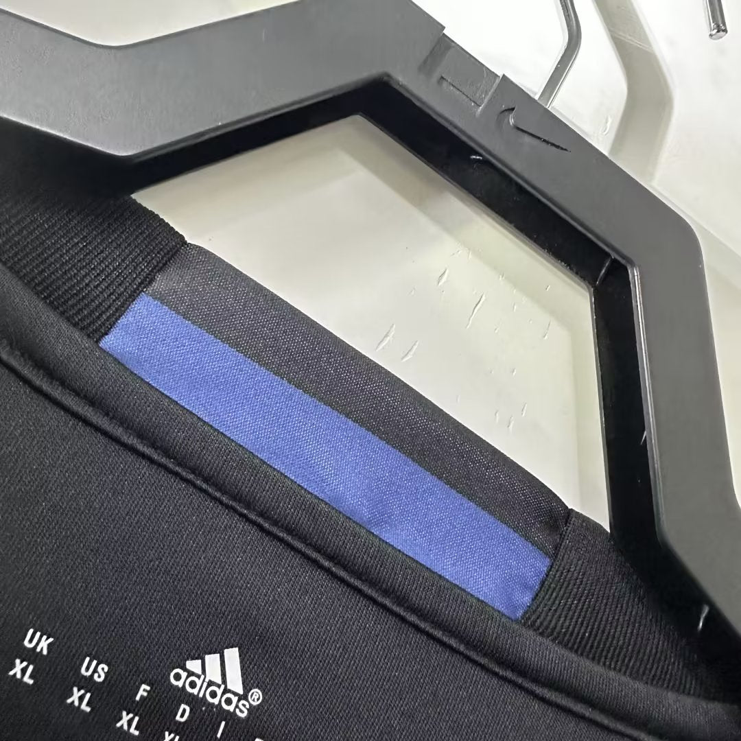 Real Madrid 2016/17 Third Long Sleeve Retro Jersey - detail view