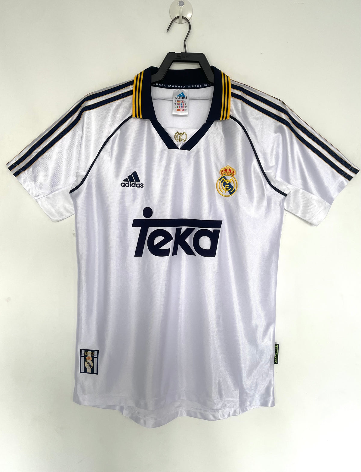 Real Madrid 1998/00 Home Retro Jersey - front view