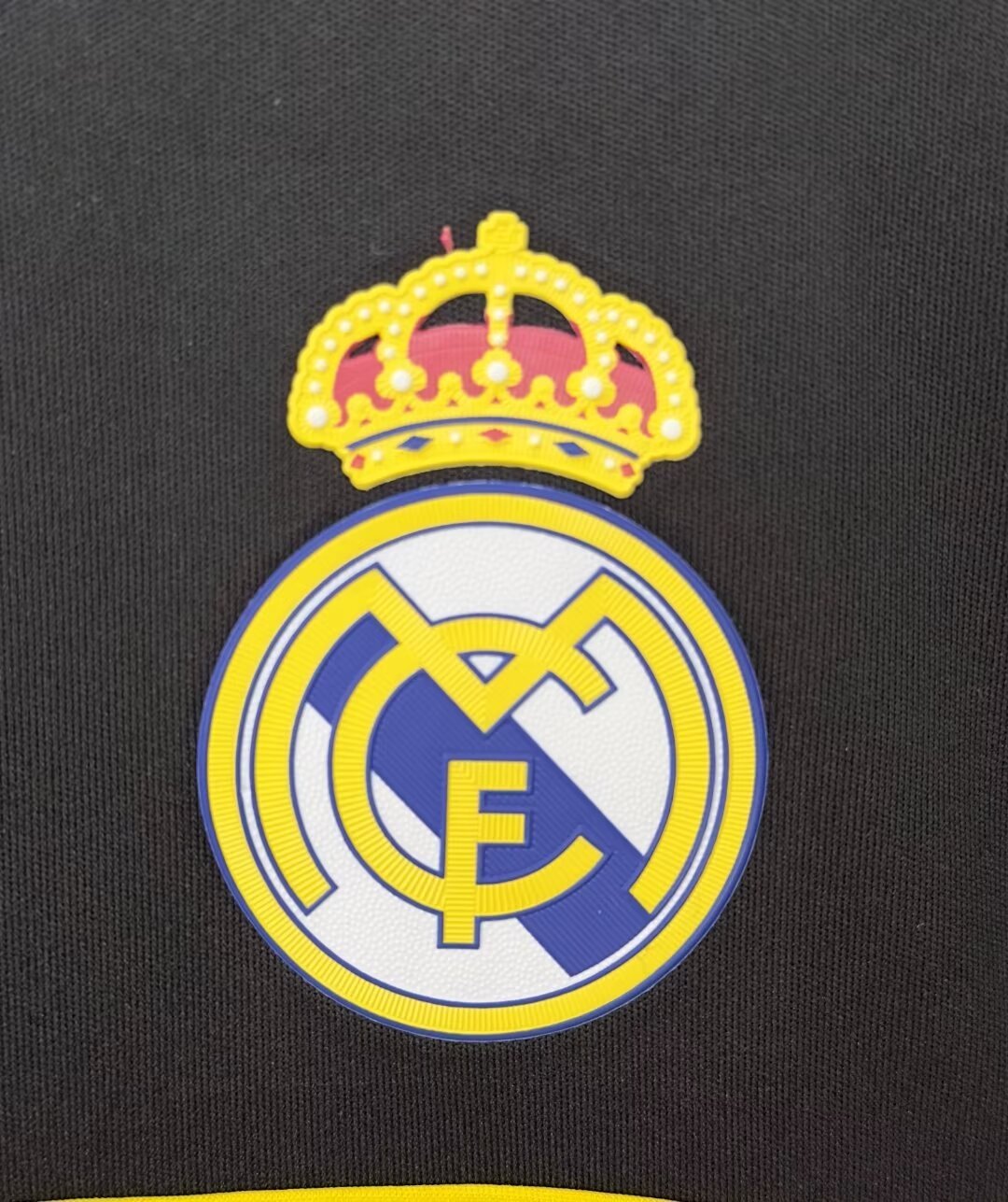 Real Madrid 2011/12 Black Retro Goalkeeper Jersey - detail view