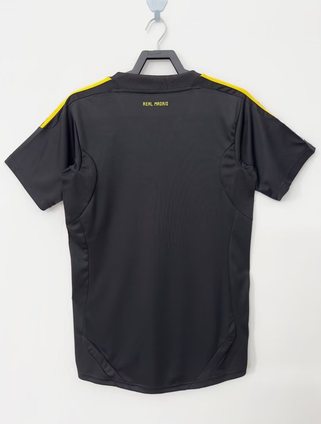 Real Madrid 2011/12 Black Retro Goalkeeper Jersey - back view
