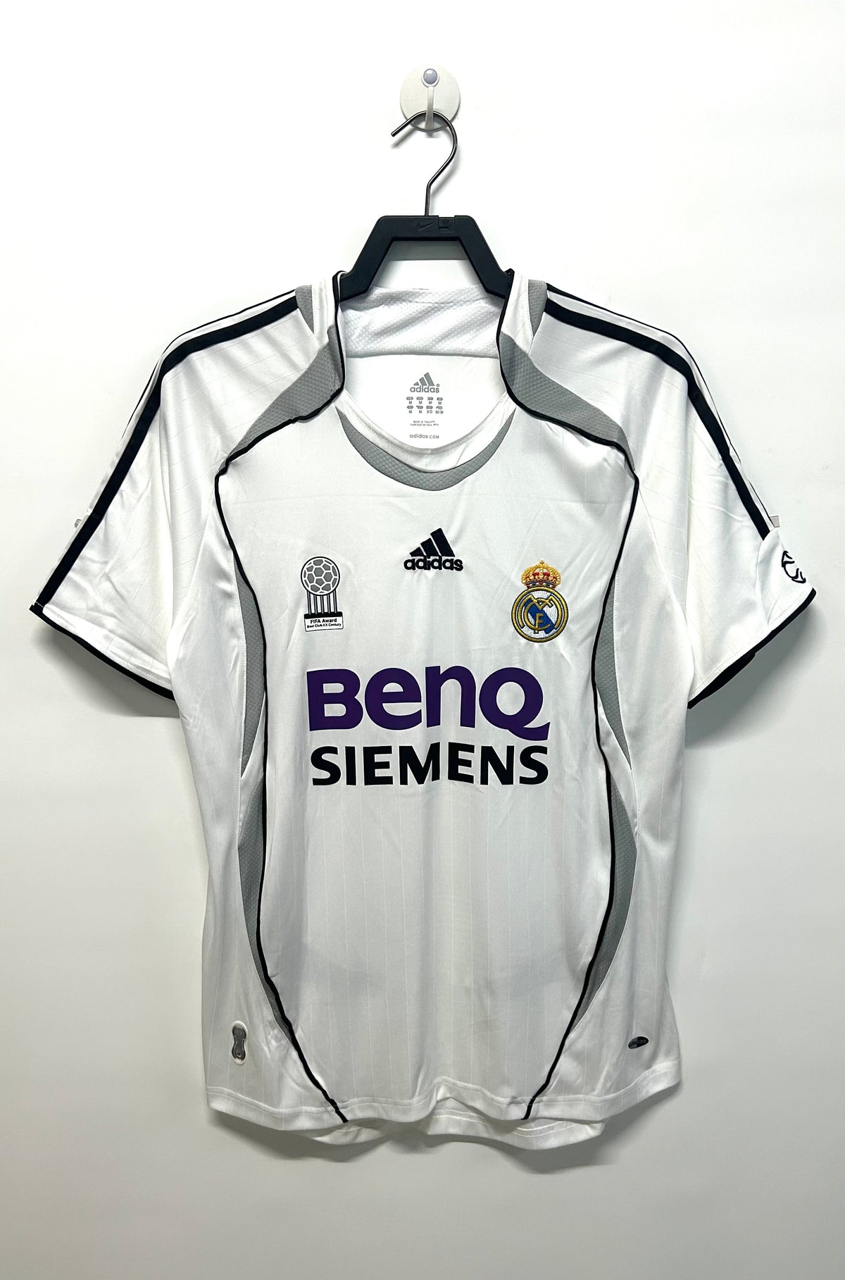 Real Madrid 2006/07 Home Retro Jersey - front view