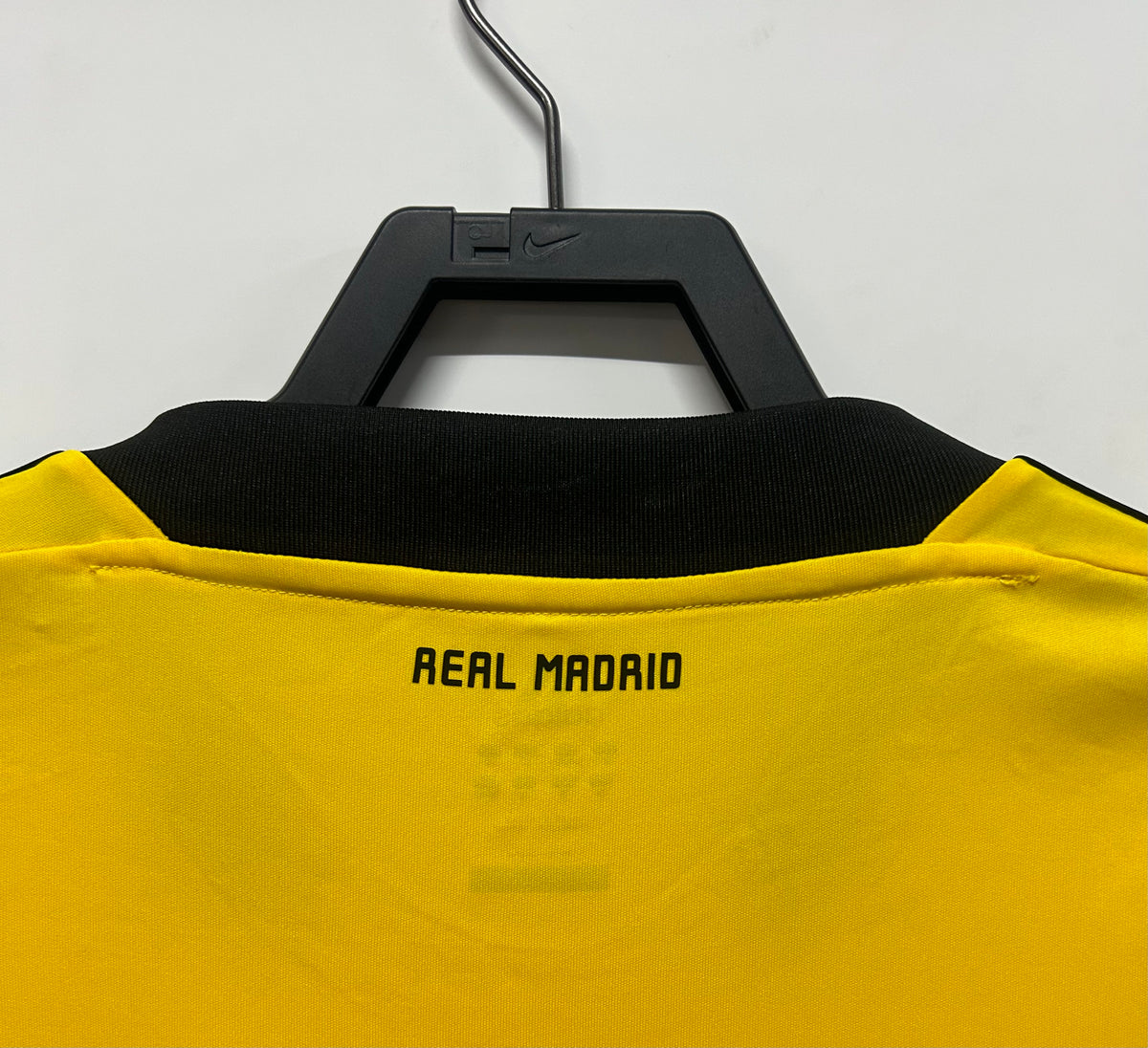 Real Madrid 2011/12 Yellow Retro Goalkeeper Jersey - back view