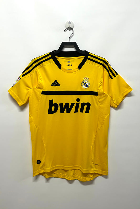 Real Madrid 2011/12 Yellow Retro Goalkeeper Jersey - front view