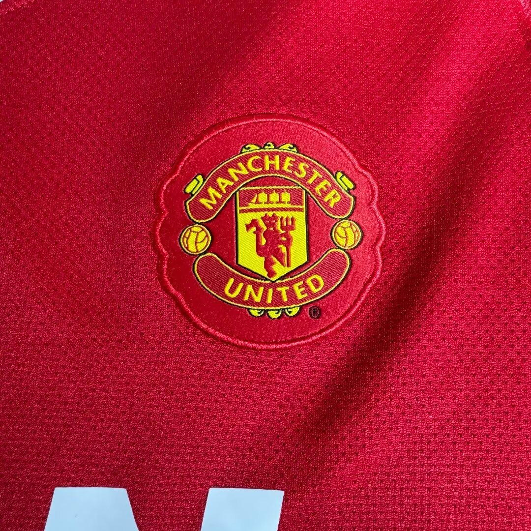 Manchester United 2010/11 Home Retro Jersey - detail view