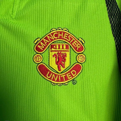 Manchester United 1998/99 Long Sleeve Green Retro Goalkeeper Jersey - detail view