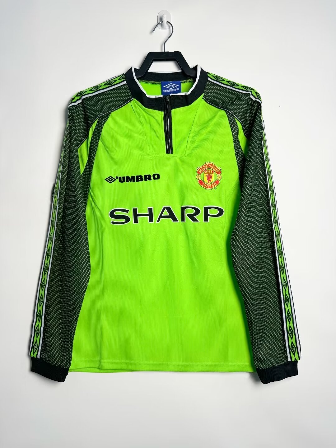 Manchester United 1998/99 Long Sleeve Green Retro Goalkeeper Jersey - front view