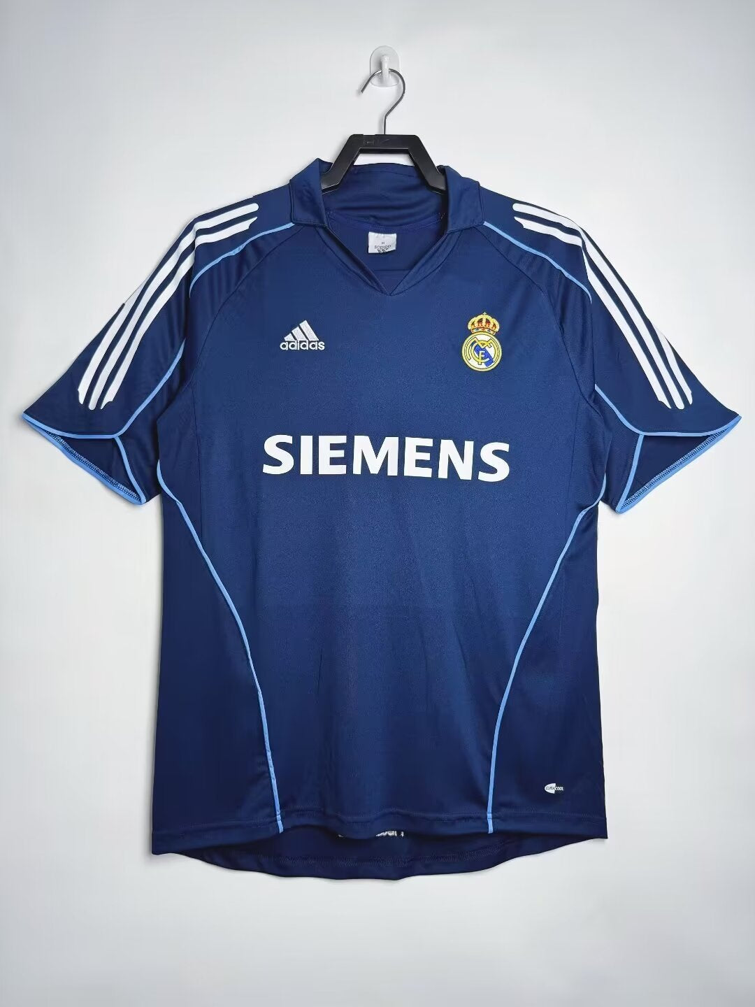 Real Madrid 2005/06 Away Retro Jersey - front view