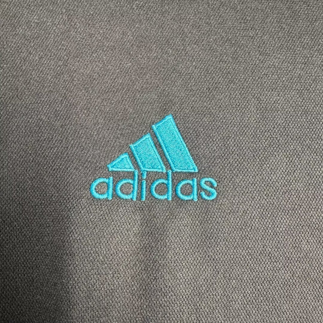 Real Madrid 2017/18 Away Retro Jersey - detail view