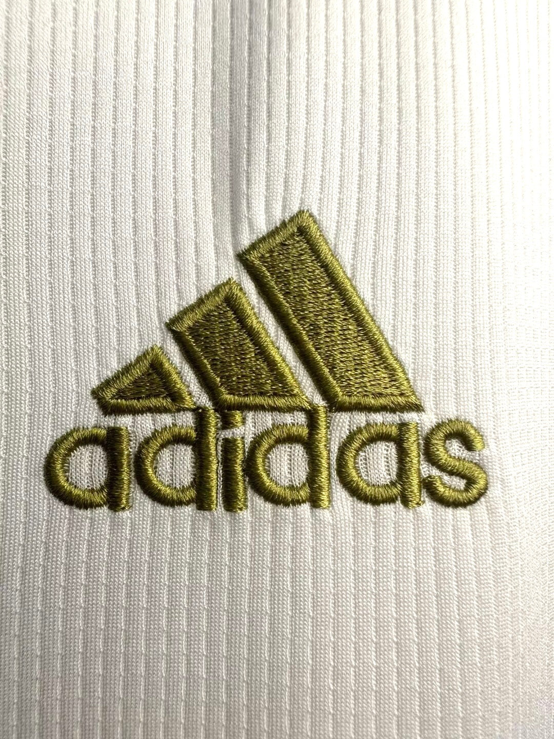 Real Madrid 2019/20 Home Retro Jersey - detail view
