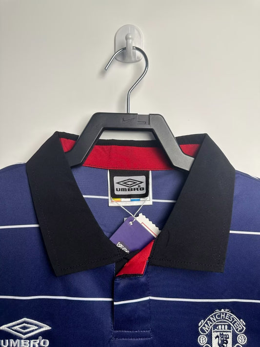 Manchester United 1999/00 Away Black Retro Jersey - front view