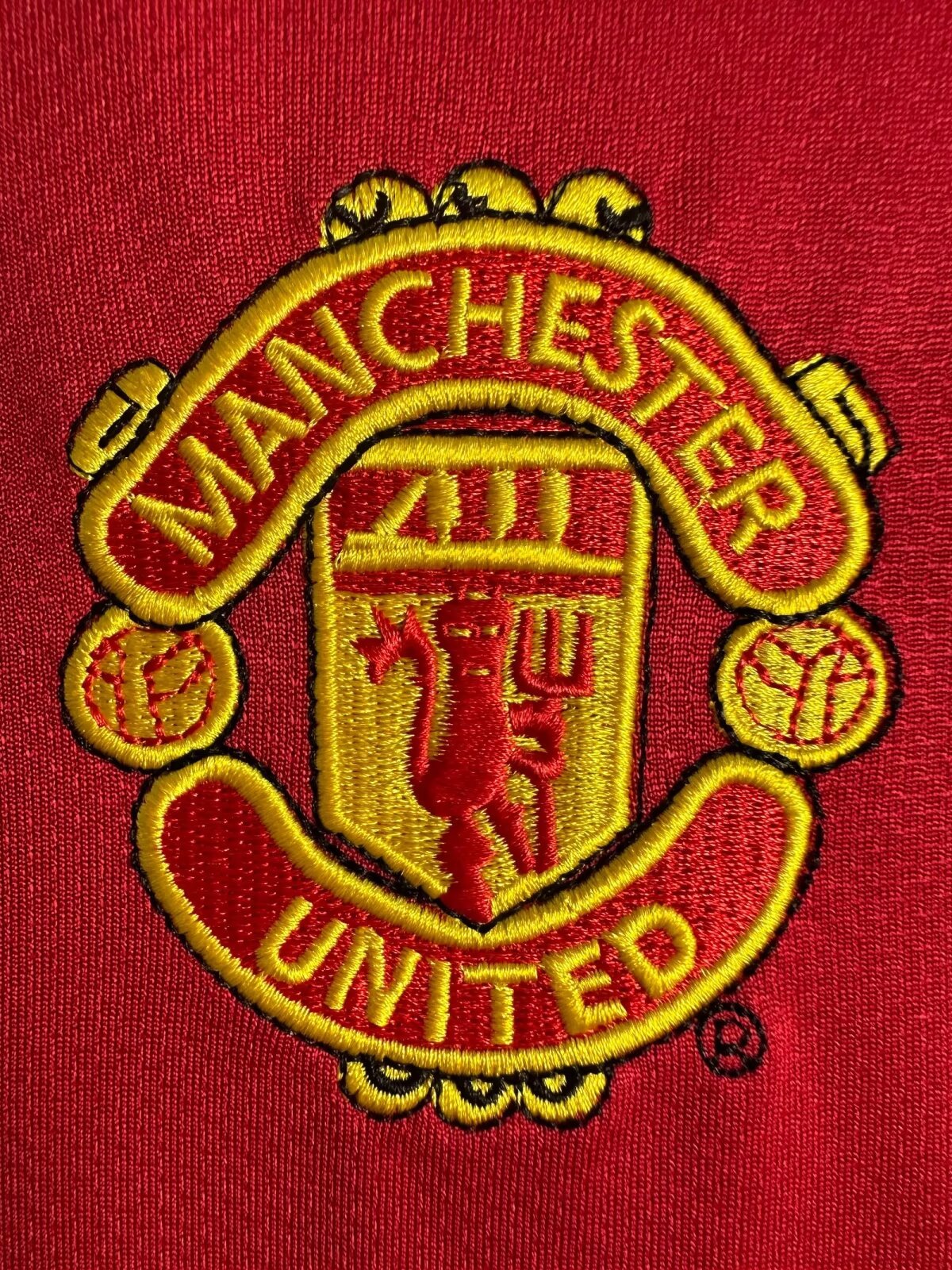 Manchester United 2005/06 Home Long Sleeve Retro Jersey - detail view