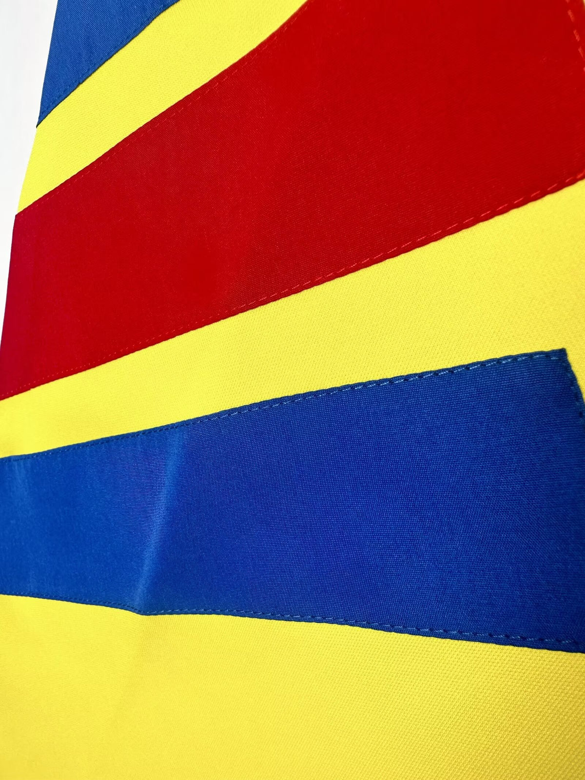 Romania 1994 Home Retro Jersey - detail view