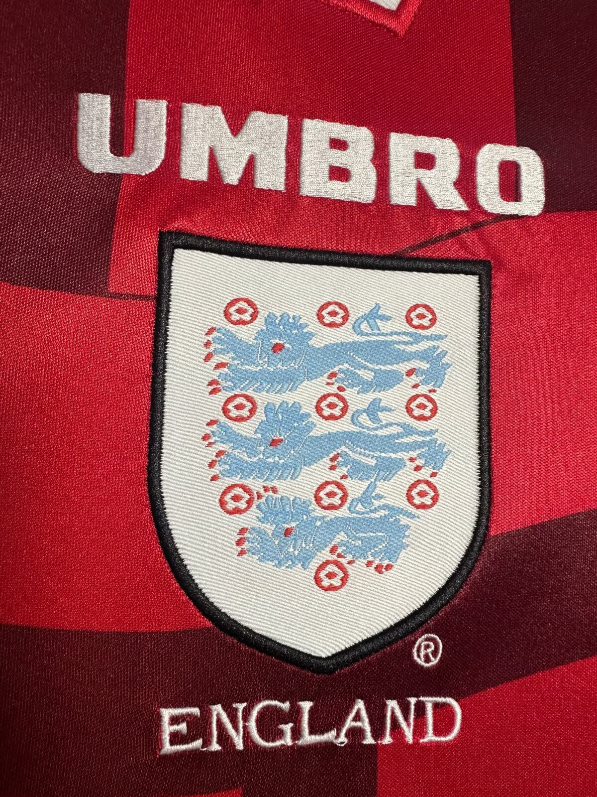 England 1998 Away Retro Jersey - detail view