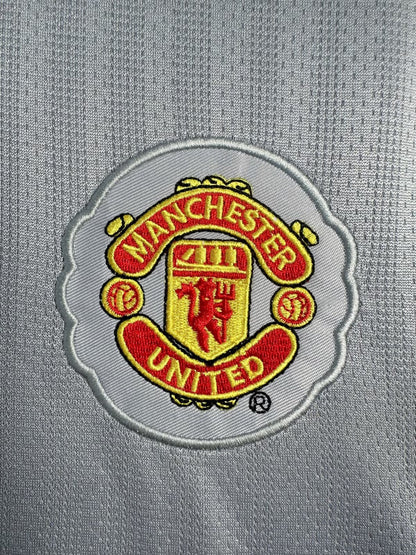 Manchester United 2007/08 Long Sleeve Gray Retro Goalkeeper Jersey - detail view