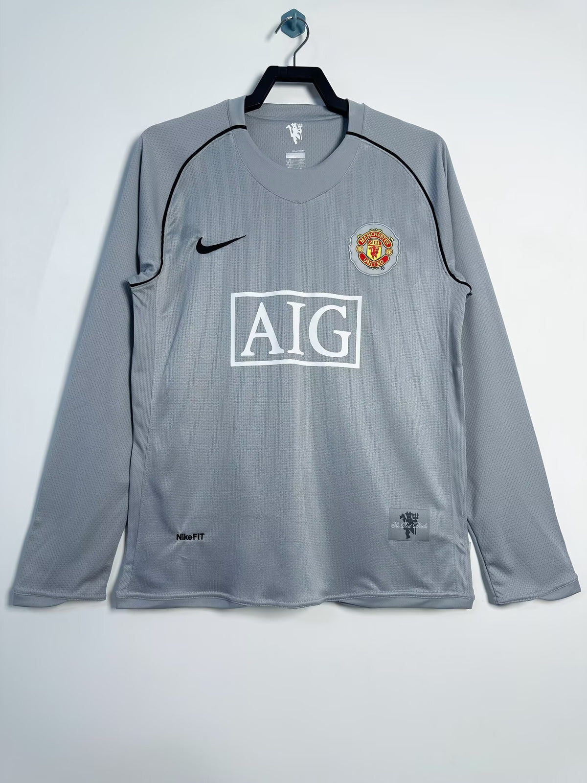 Manchester United 2007/08 Long Sleeve Gray Retro Goalkeeper Jersey - front view