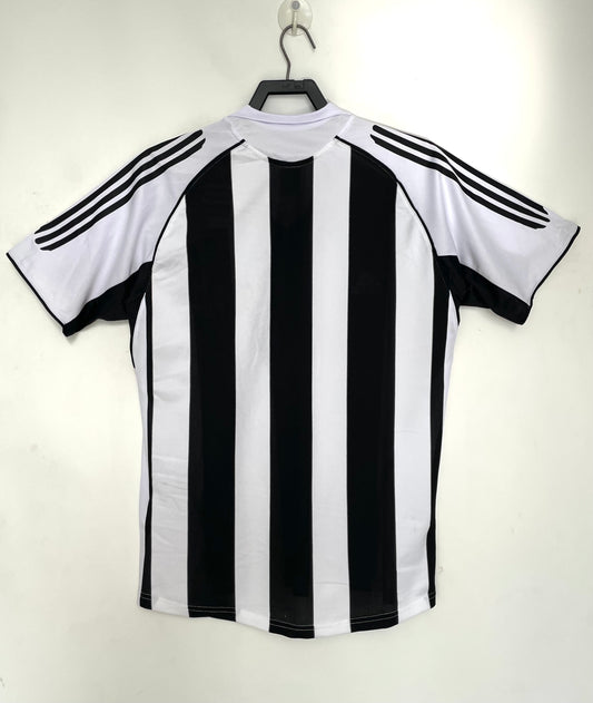 Newcastle United 2005/06 Home Retro Jersey - back view
