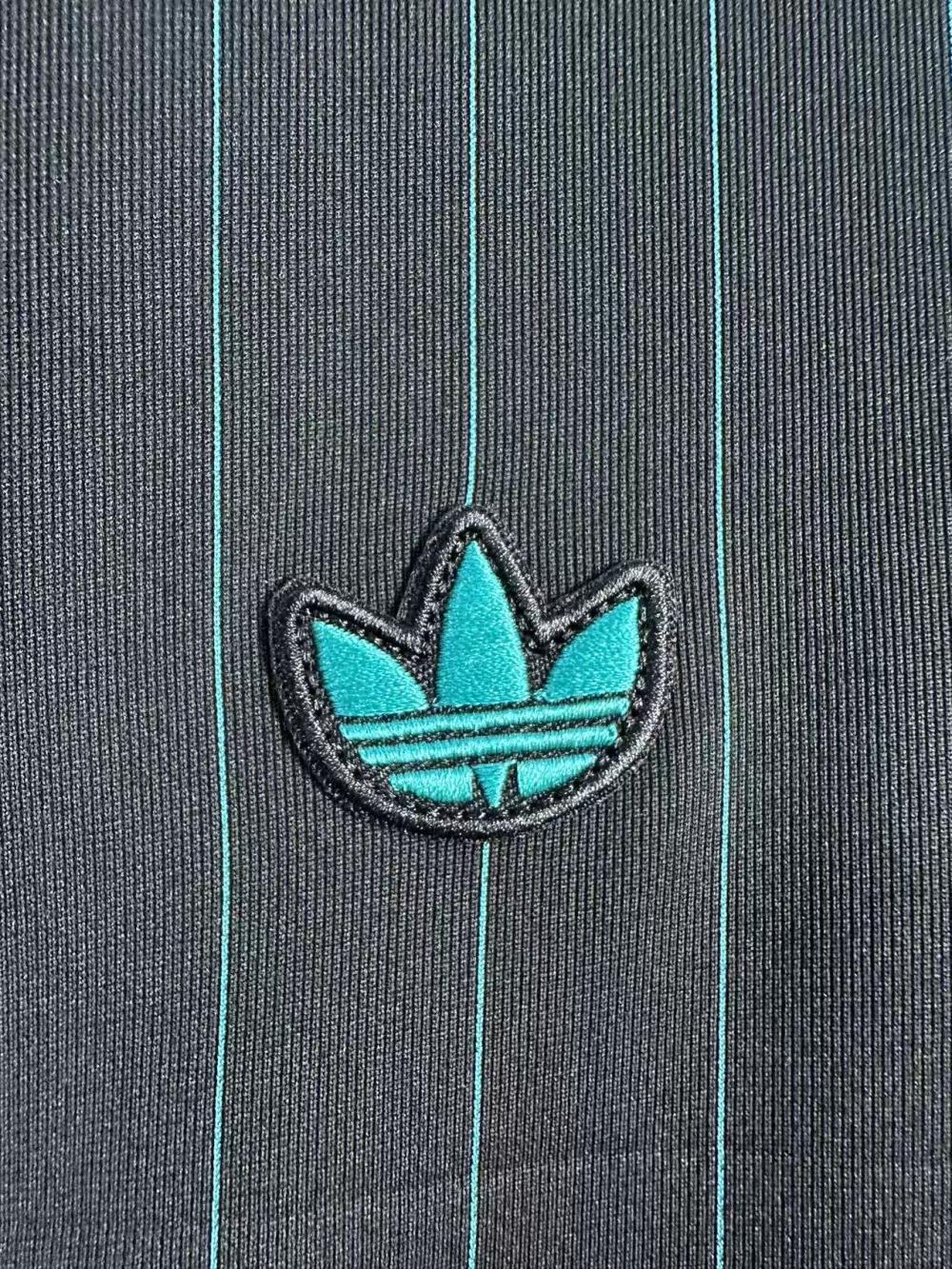 Liverpool 2025/26 Black Retro T-Shirt - detail view