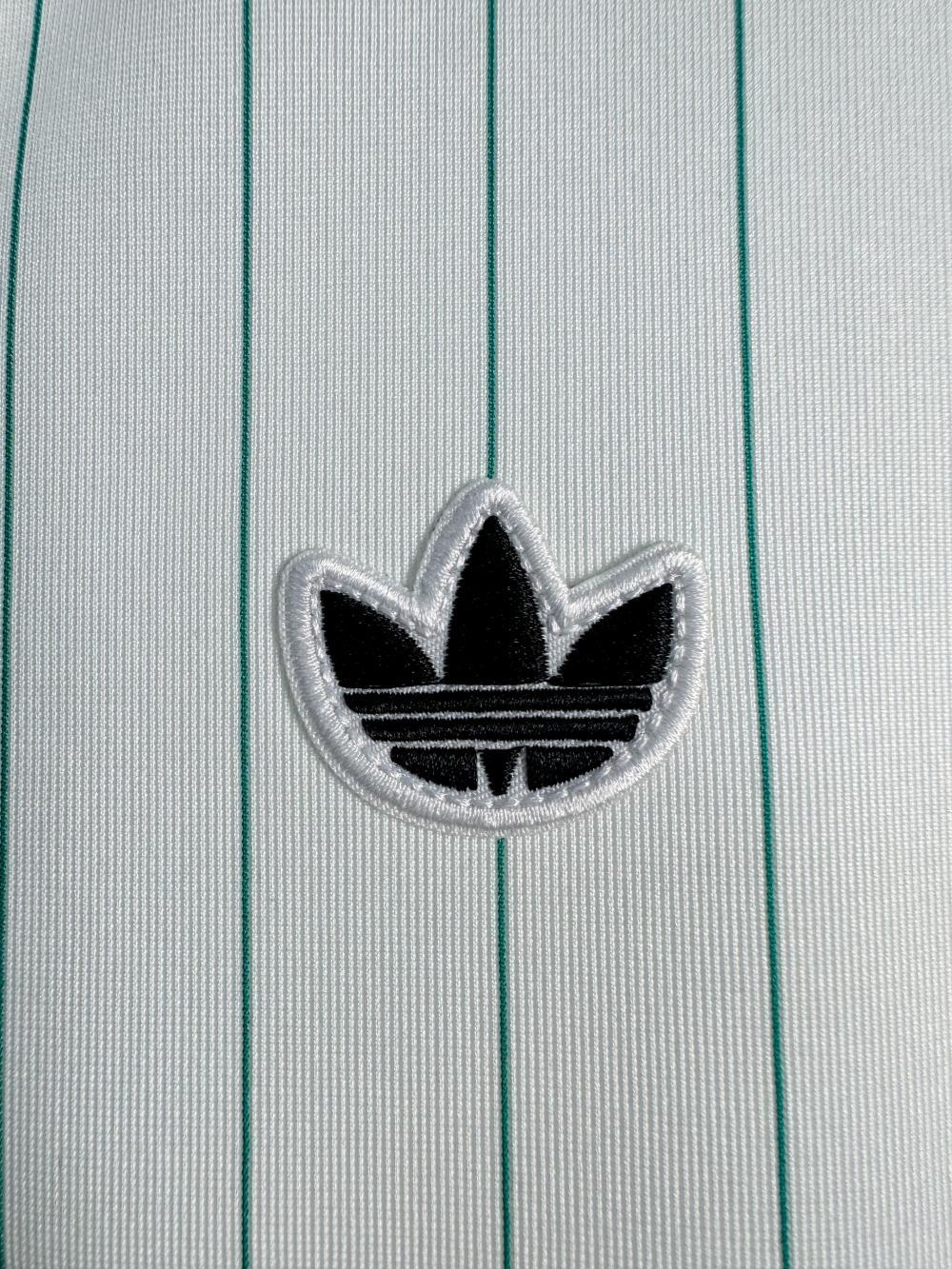 Liverpool 2025/26 White Retro T-Shirt - detail view