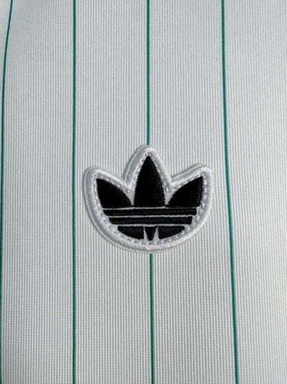 Liverpool 2025/26 White Retro T-Shirt - detail view