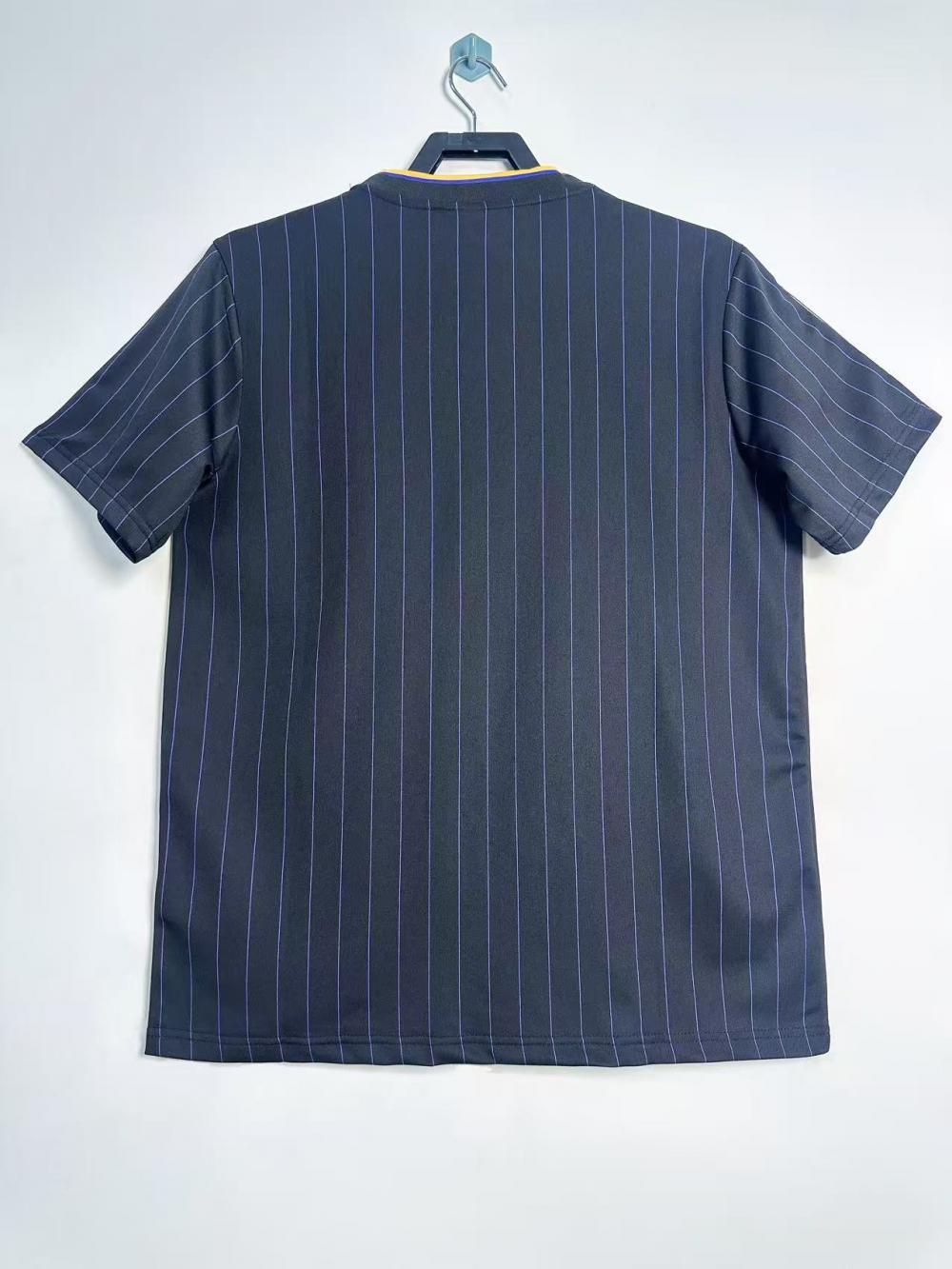 Manchester United 2025/26 Black Retro T-Shirt - back view