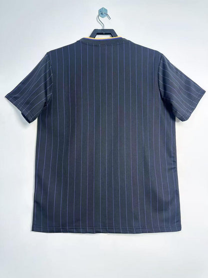 Manchester United 2025/26 Black Retro T-Shirt - back view