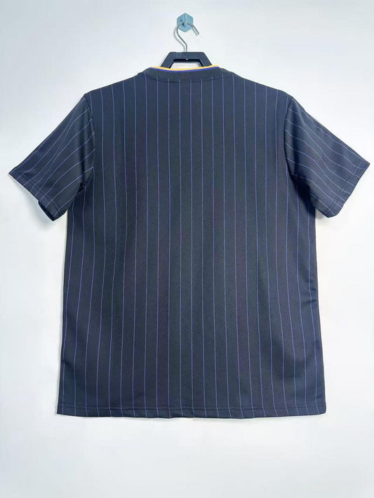 Manchester United 2025/26 Black Retro T-Shirt - back view