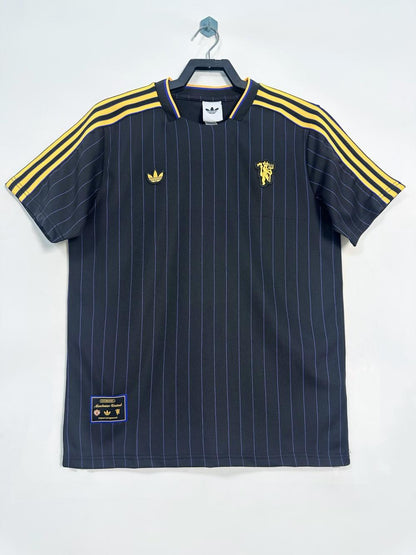 Manchester United 2025/26 Black Retro T-Shirt - front view