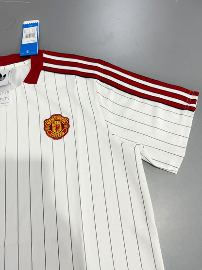 Manchester United 2025/26 White Red Three-Stripe Trim Retro T-Shirt - detail view