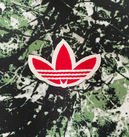 Manchester United 2026/27 Collaboration Green Retro Jersey - detail view