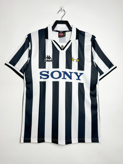 Juventus 1995/97 Home Retro Jersey - front view