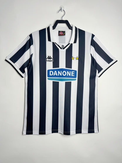 Juventus 1994/95 Home Retro Jersey - front view