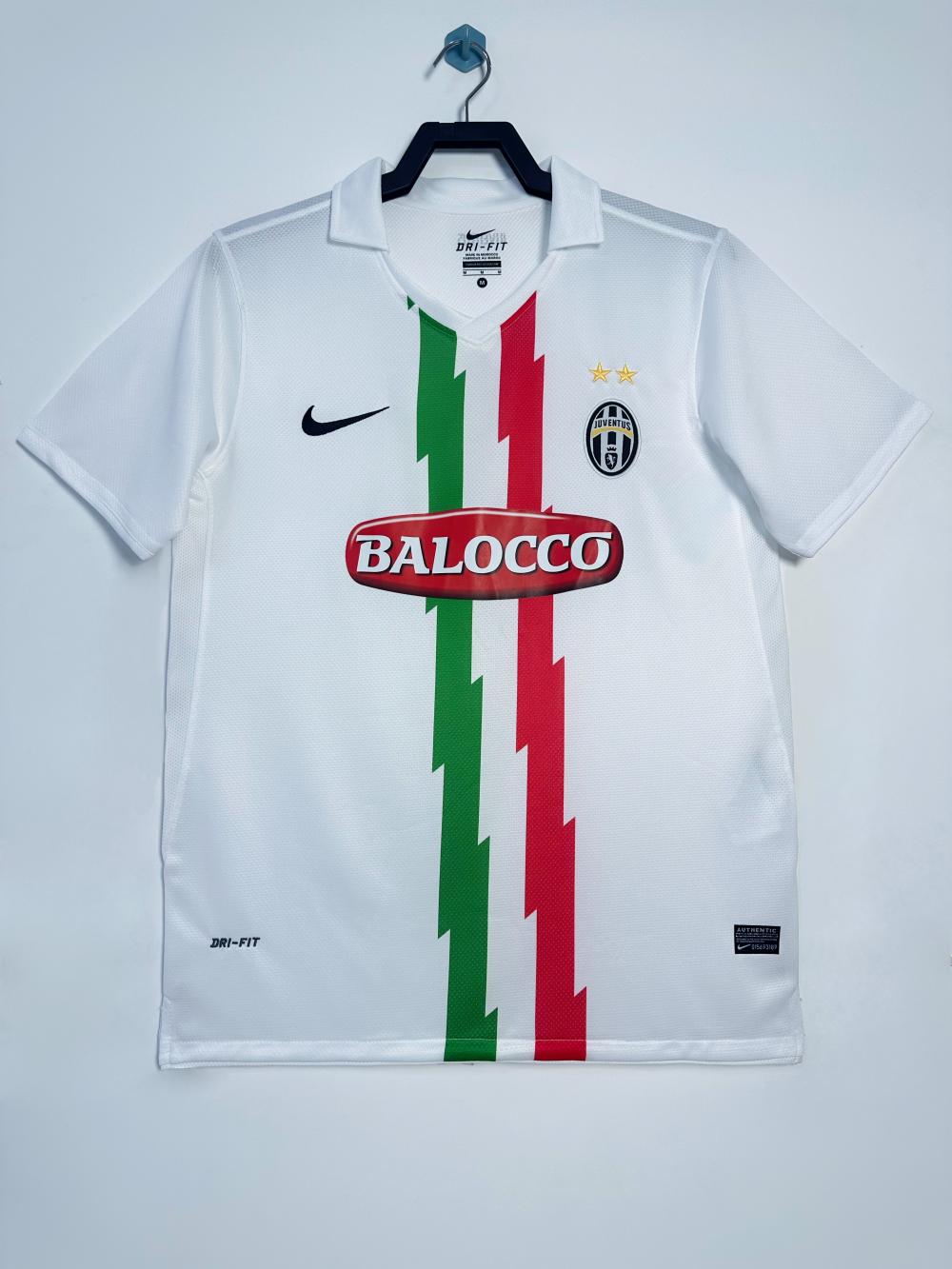 Juventus 2010/11 Away Retro Jersey - front view