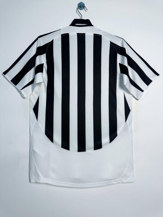 Juventus 2003/04 Home Retro Jersey - back view